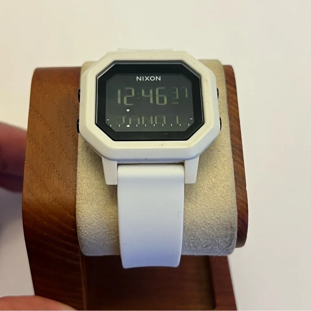 New Nixon Siren A1311 100-00 All White 100m Water Resistant Digital Sport‎ Watch